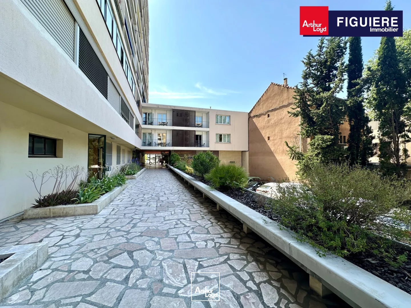 Bureaux centre ville à deux pas de la rotonde avec parking