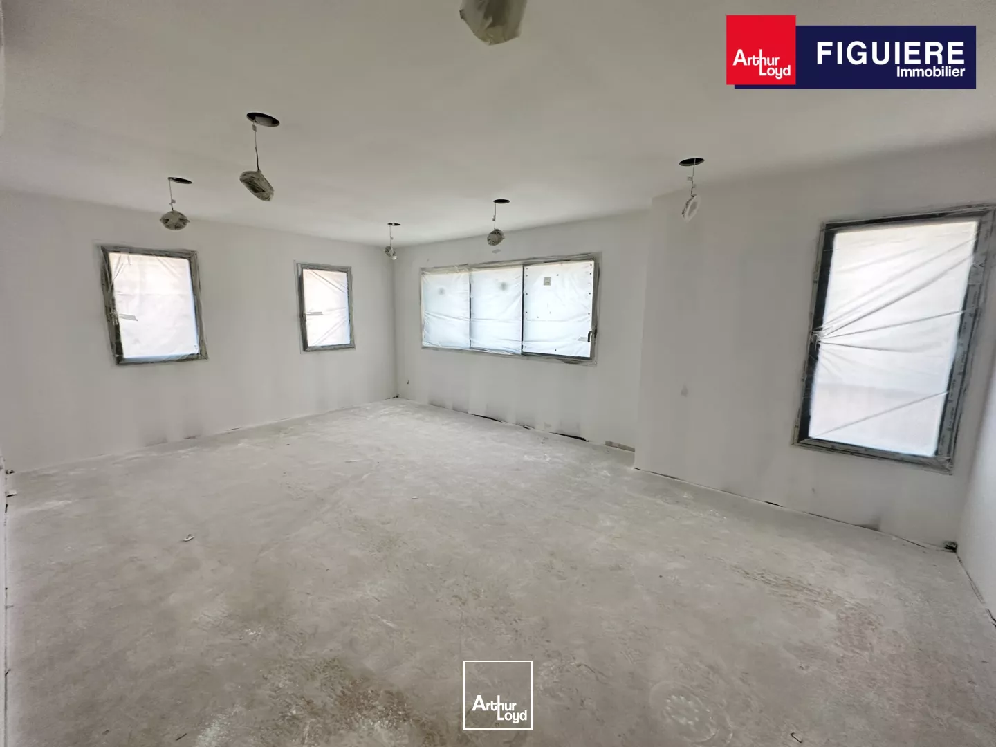 BUREAUX AU SEIN D'UN POLE SANTE A LOUER