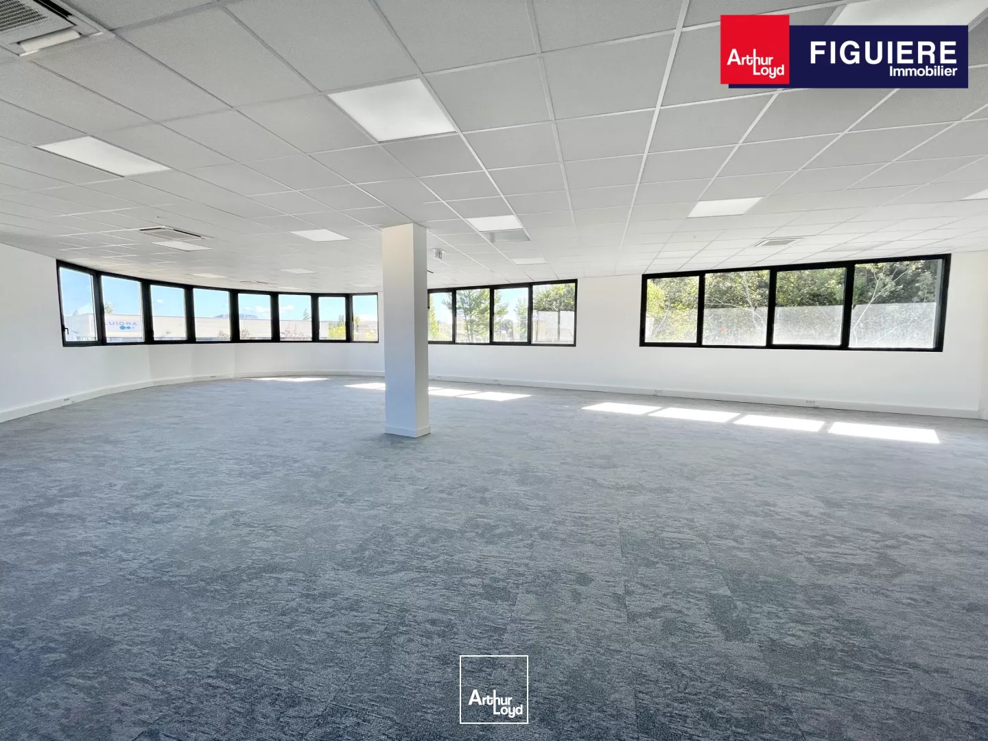 Rare à la location dans le Pôle d'activités: un immeuble neuf avec de belles prestations.