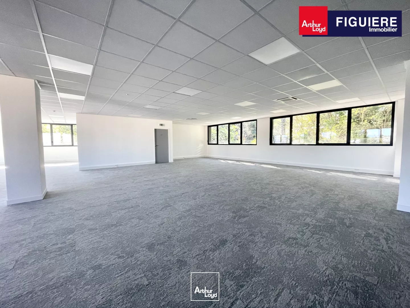 Rare à la location dans le Pôle d'activités: un immeuble neuf avec de belles prestations.