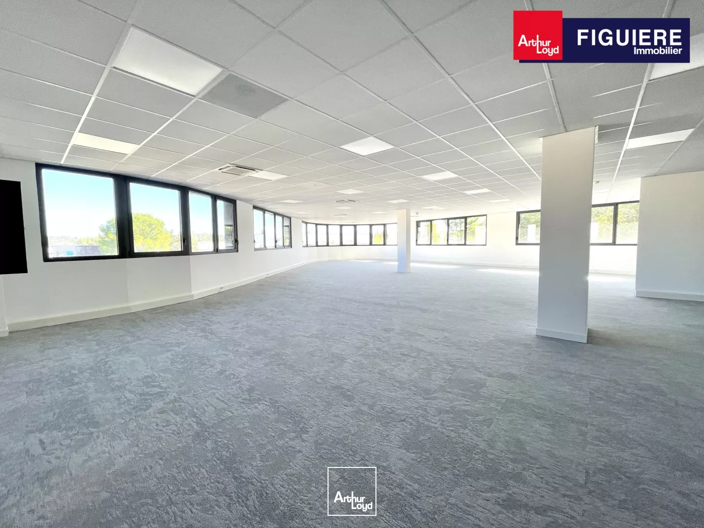 Rare à la location dans le Pôle d'activités: un immeuble neuf avec de belles prestations.