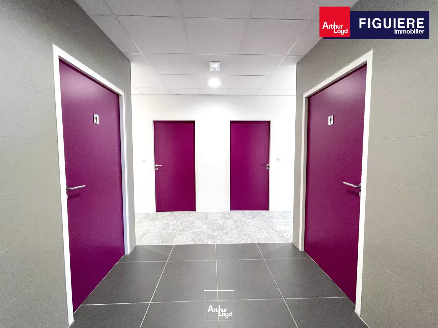 Rare à la location dans le Pôle d'activités: un immeuble neuf avec de belles prestations.