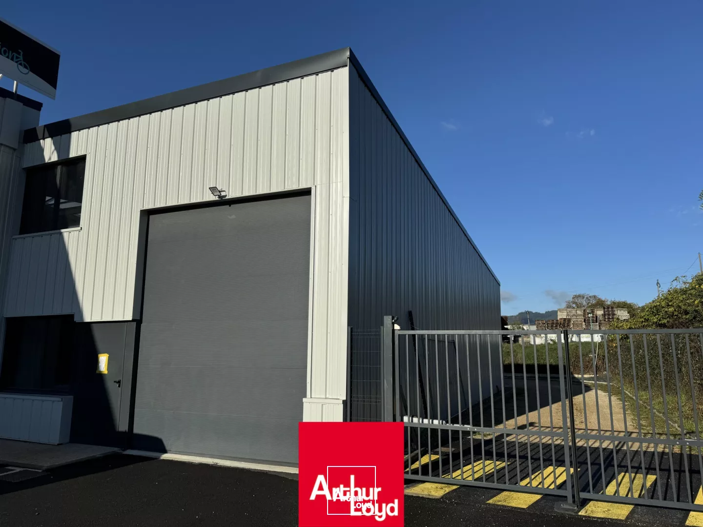 Locaux d'activité à louer SAINT FORGEUX proche TARARE