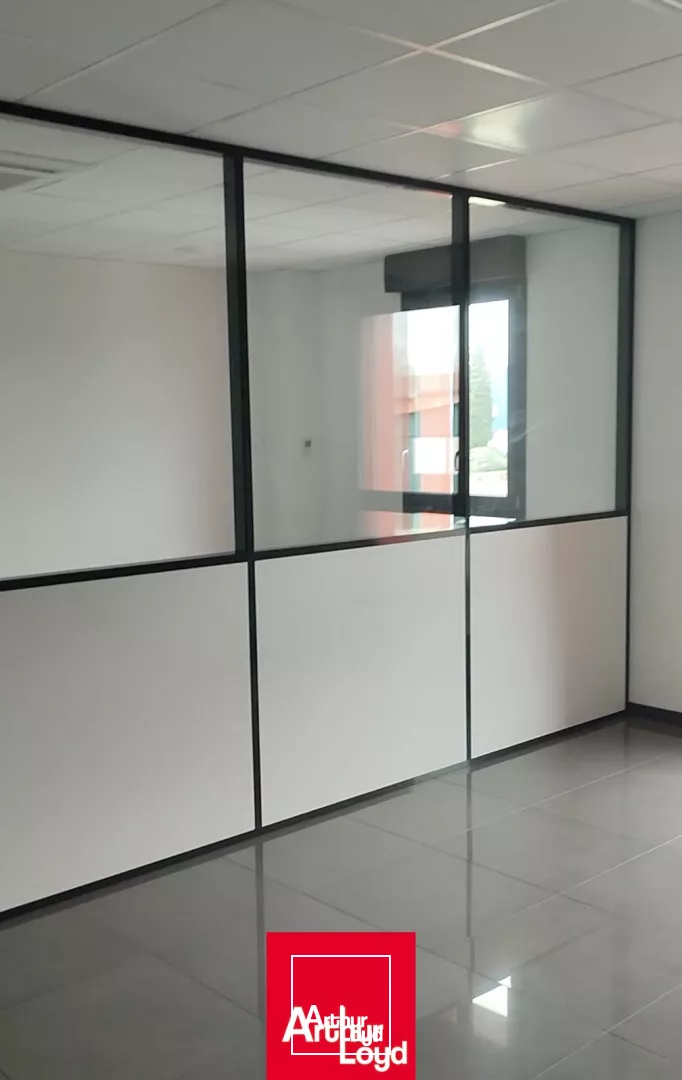 A LOUER / BUREAUX situés à Villefranche (69400)