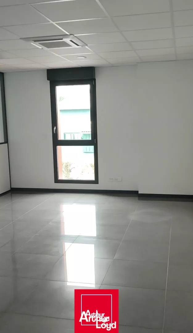 A LOUER / BUREAUX situés à Villefranche (69400)