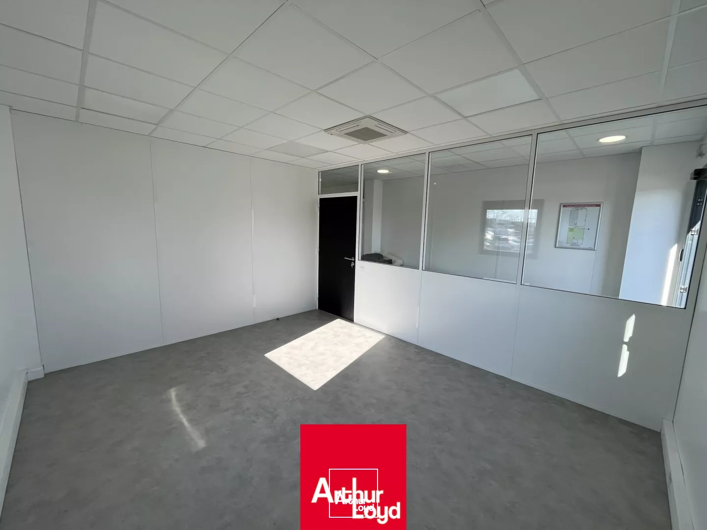 A louer - LOCAL D'ACTIVITE a378 m2 - GENAY