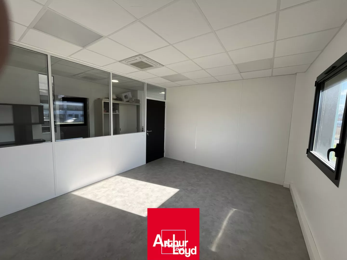 A louer - LOCAL D'ACTIVITE a378 m2 - GENAY