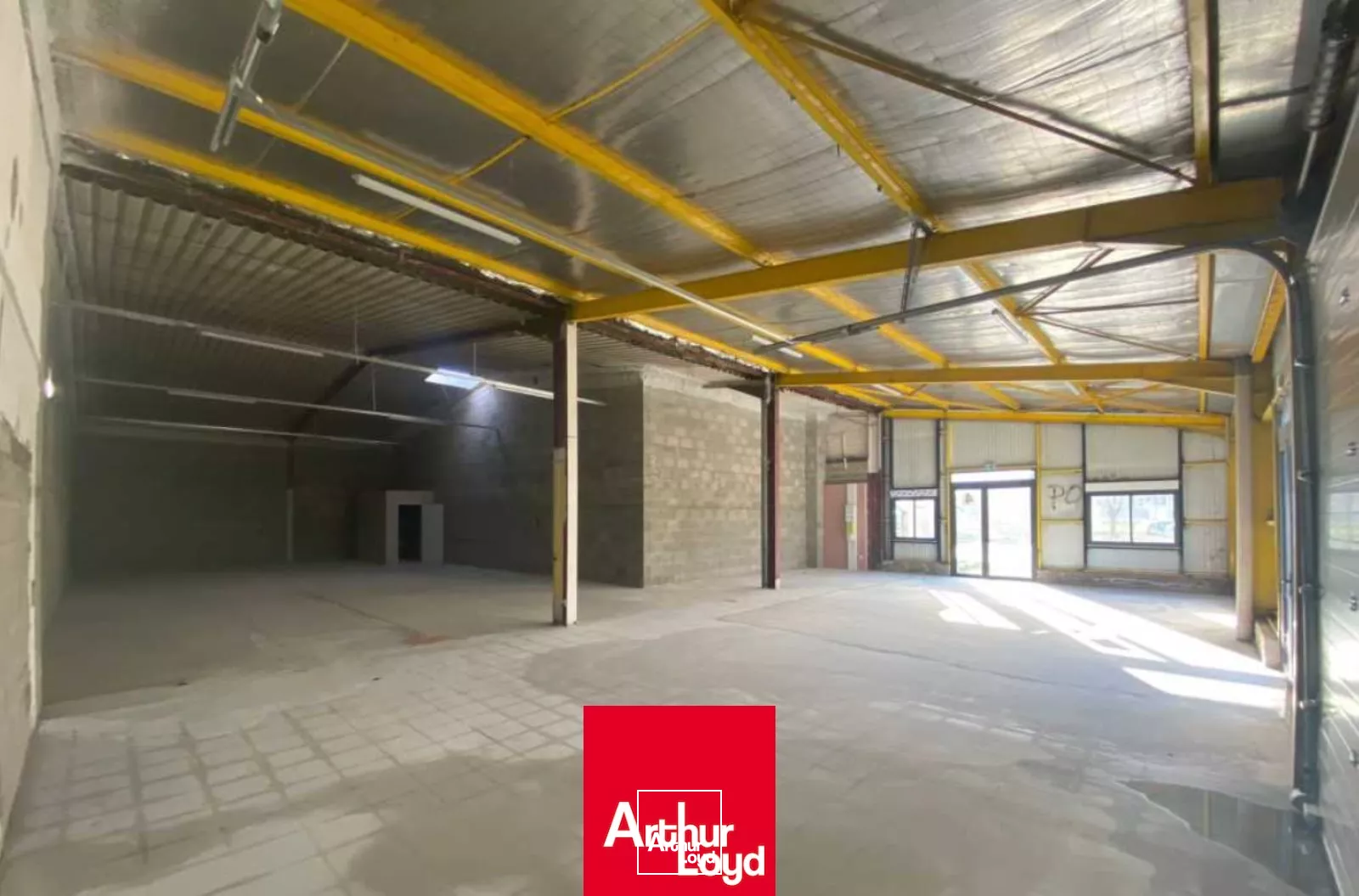 Locaux d'activité à la vente à ARNAS