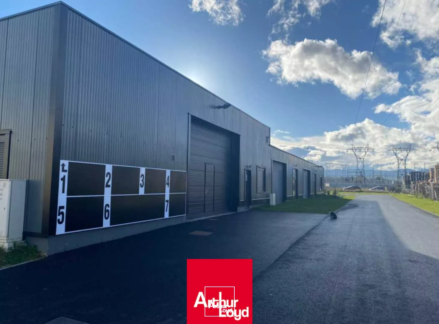 Locaux d'activité à la vente à ARNAS