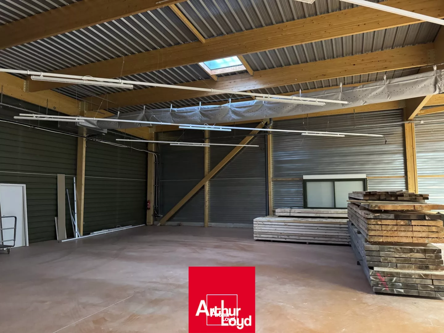 Local d'activité en très bon état à louer à LETRA