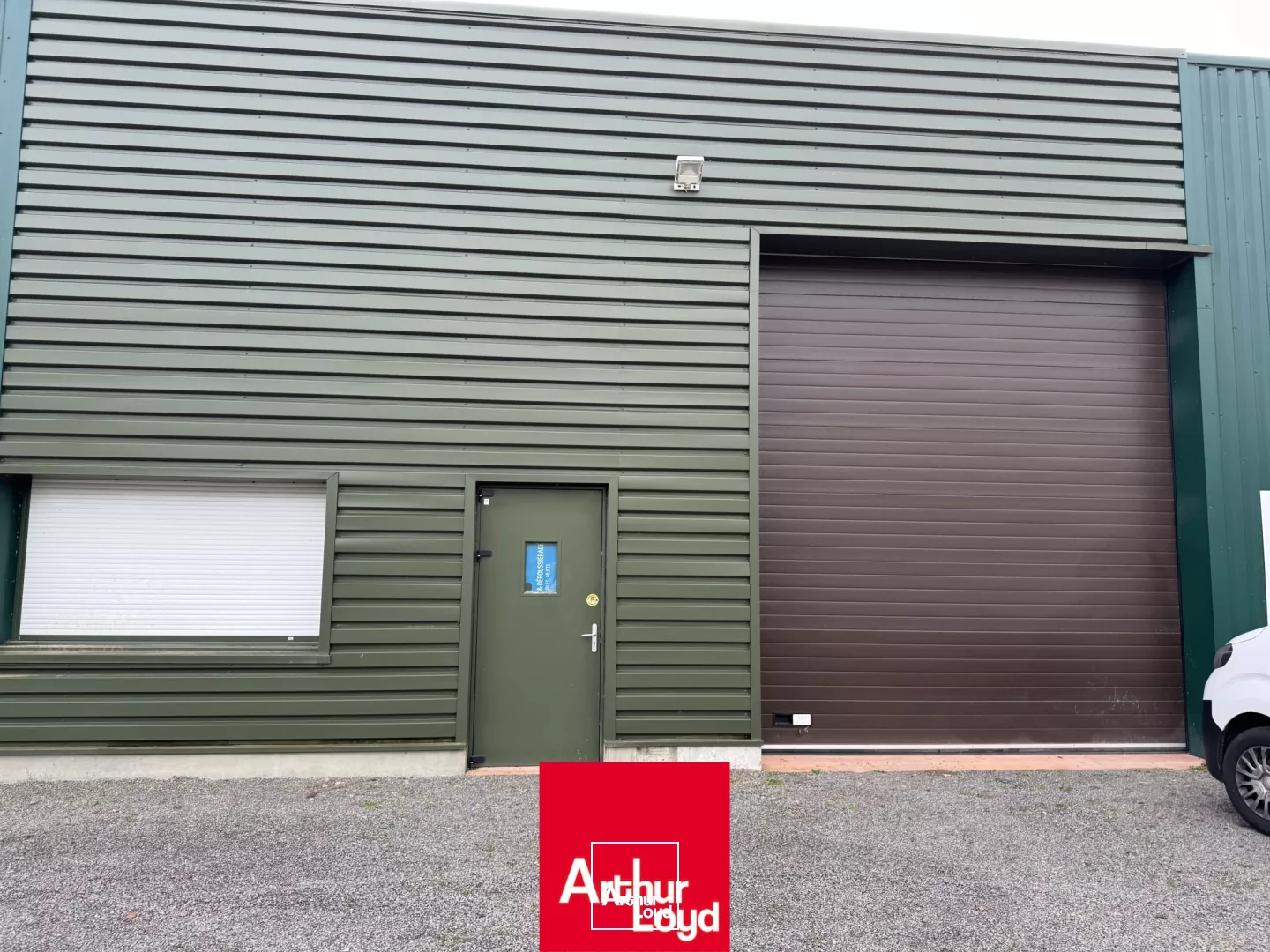 Local d'activité en très bon état à louer à LETRA