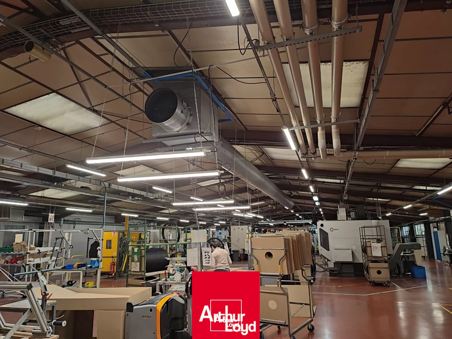 Achetez votre local d'activité de 6000 m2 proche BELLEVILLE-EN-BEAUJOLAIS