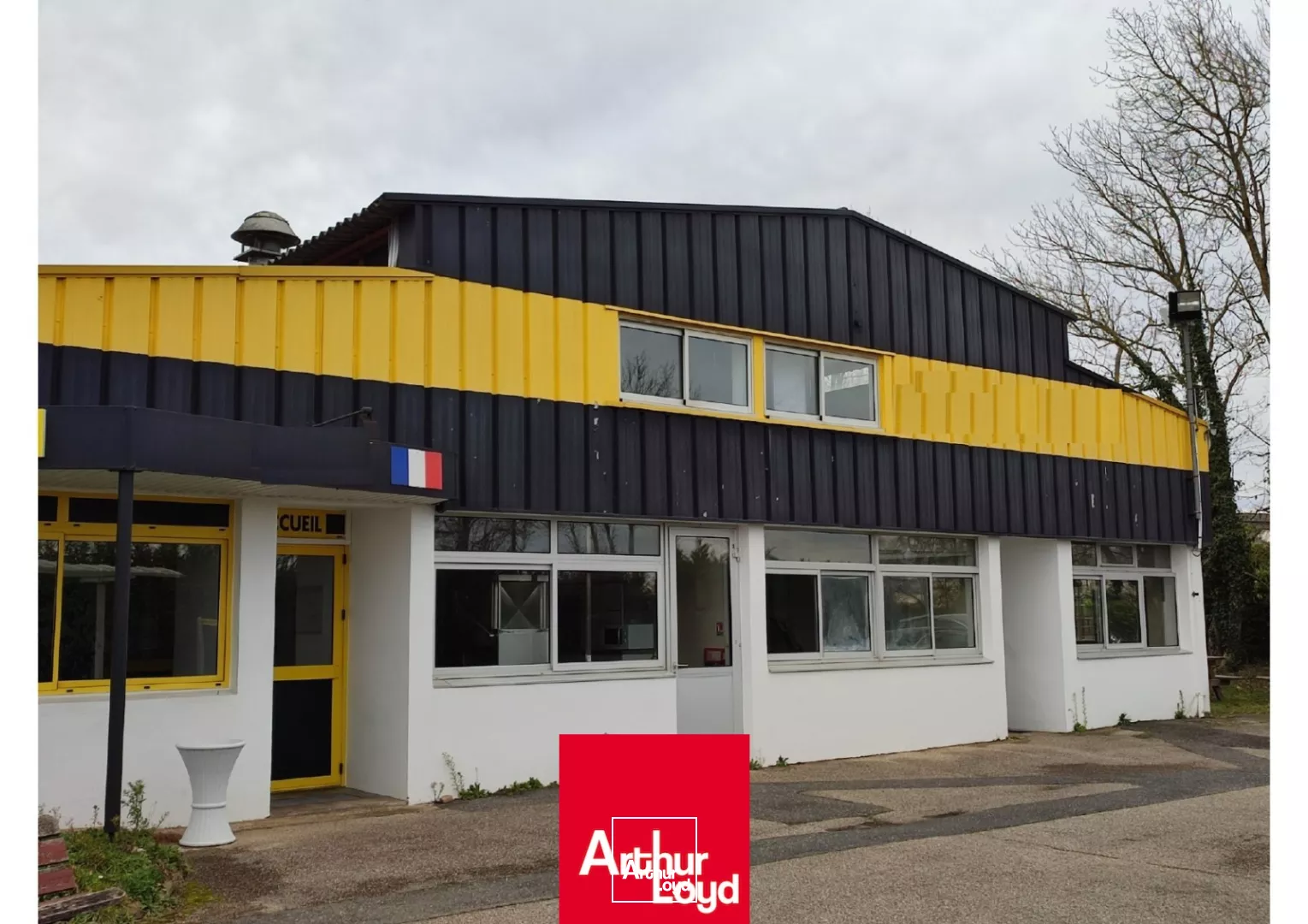 Achetez votre local d'activité de 6000 m2 proche BELLEVILLE-EN-BEAUJOLAIS