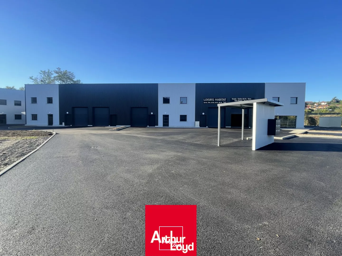 Proche A89 - Tarare : A vendre | locaux d'activité 