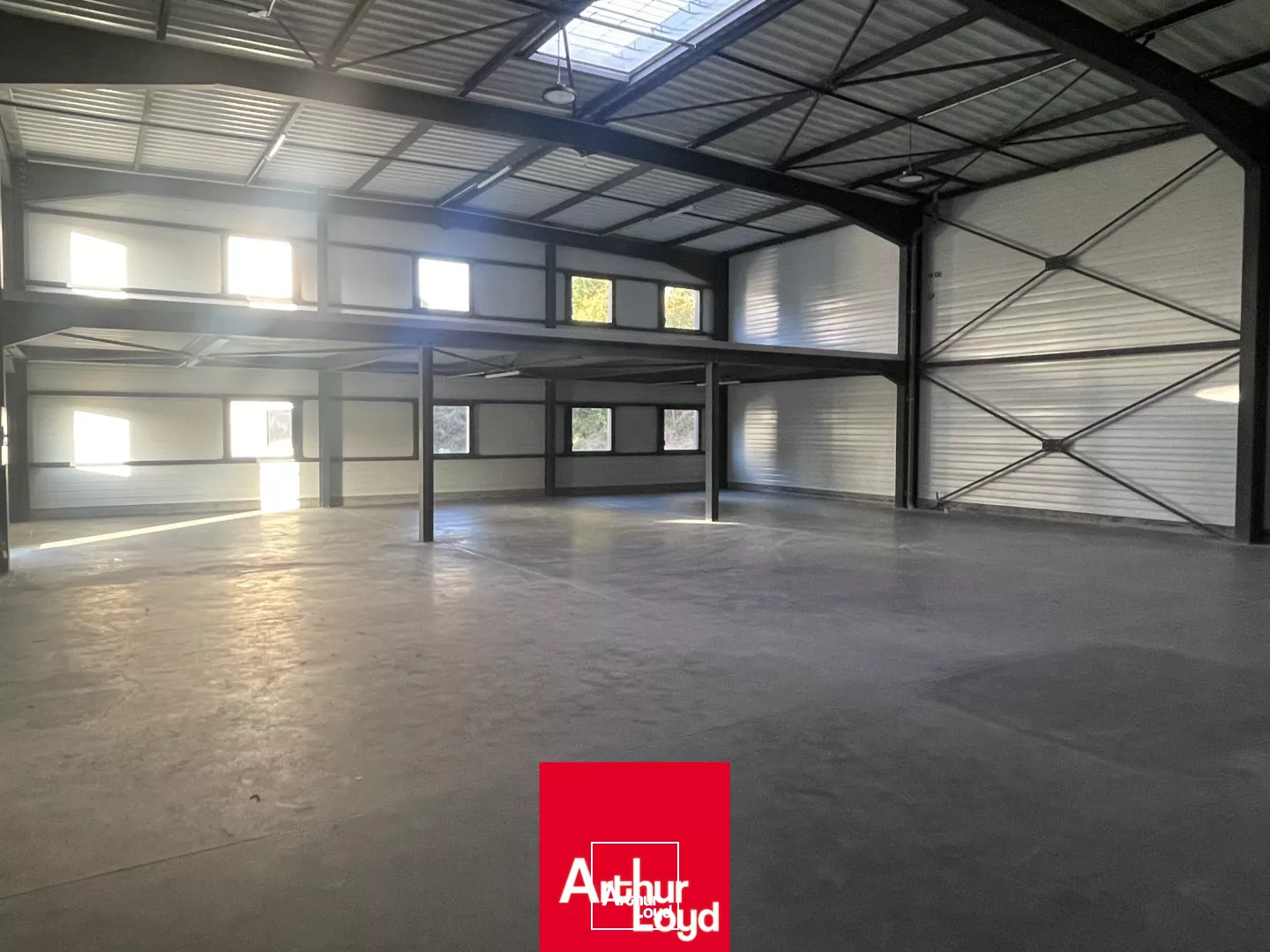 Proche A89 - Tarare : A vendre | locaux d'activité 