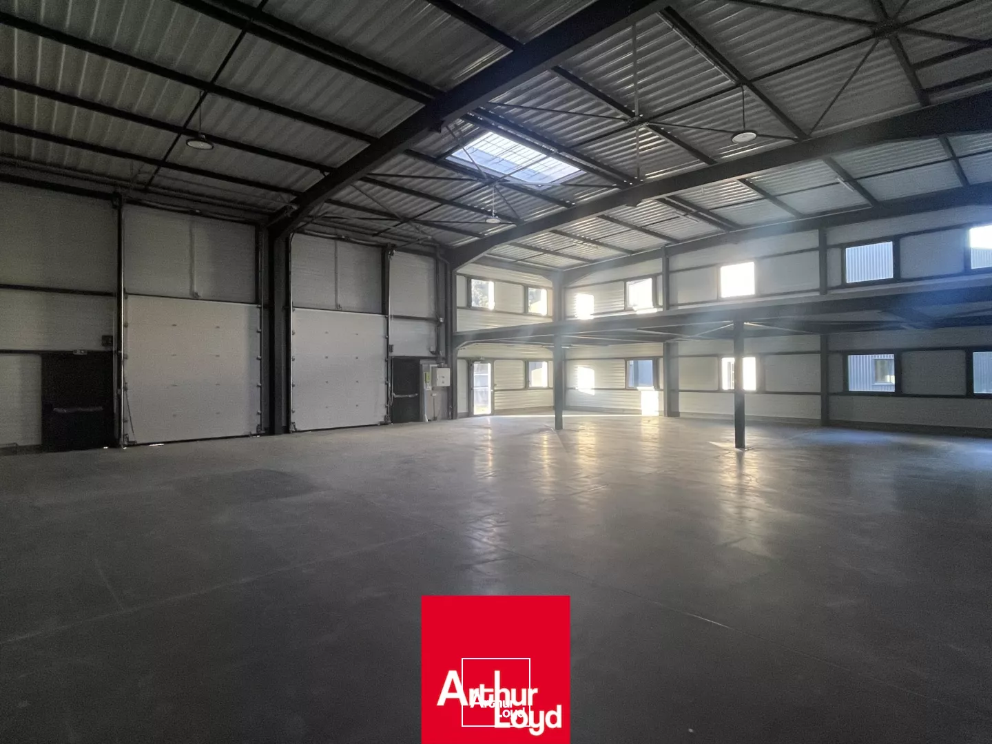 Proche A89 - Tarare : A vendre | locaux d'activité 