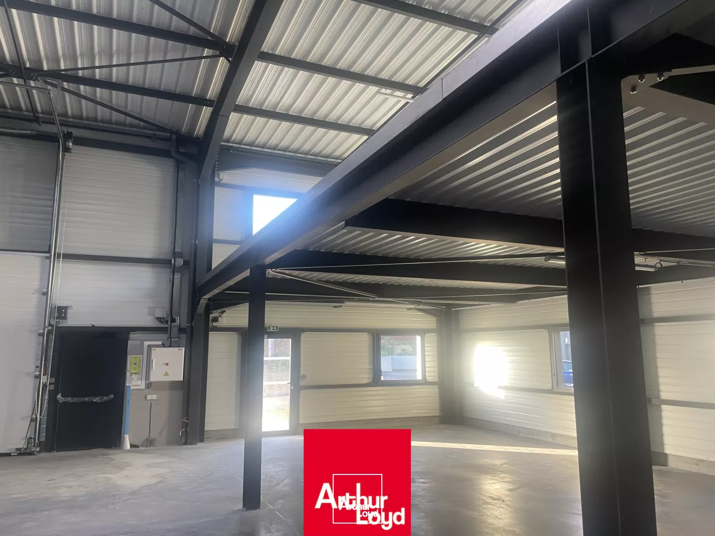 Proche A89 - Tarare : A vendre | locaux d'activité 