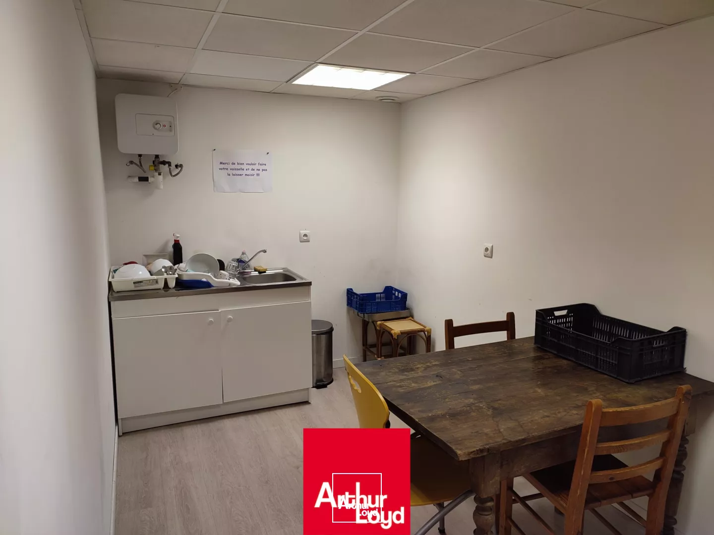 BUREAUX en location à GLEIZE