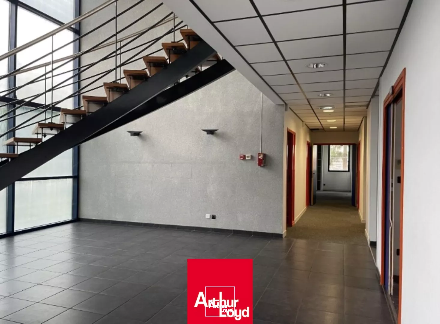 A LOUER Espace de 1355 m2 de bureaux à GENAY