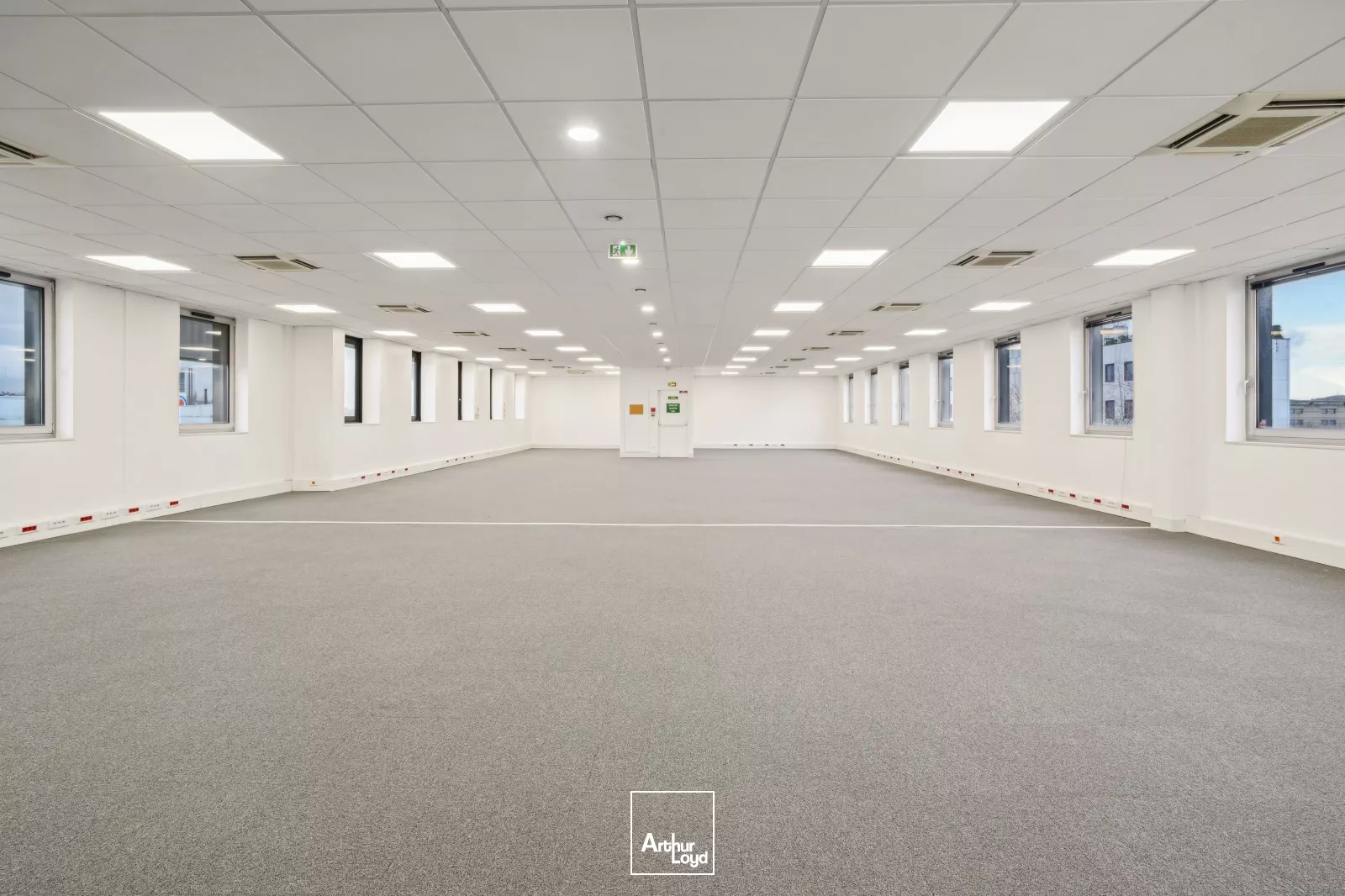 Bureaux modulables à louer à Gennevilliers - Parkings et services de proximité