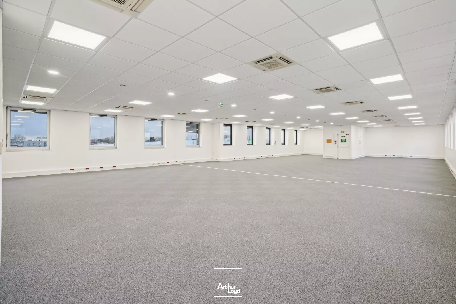 Bureaux modulables à louer à Gennevilliers - Parkings et services de proximité