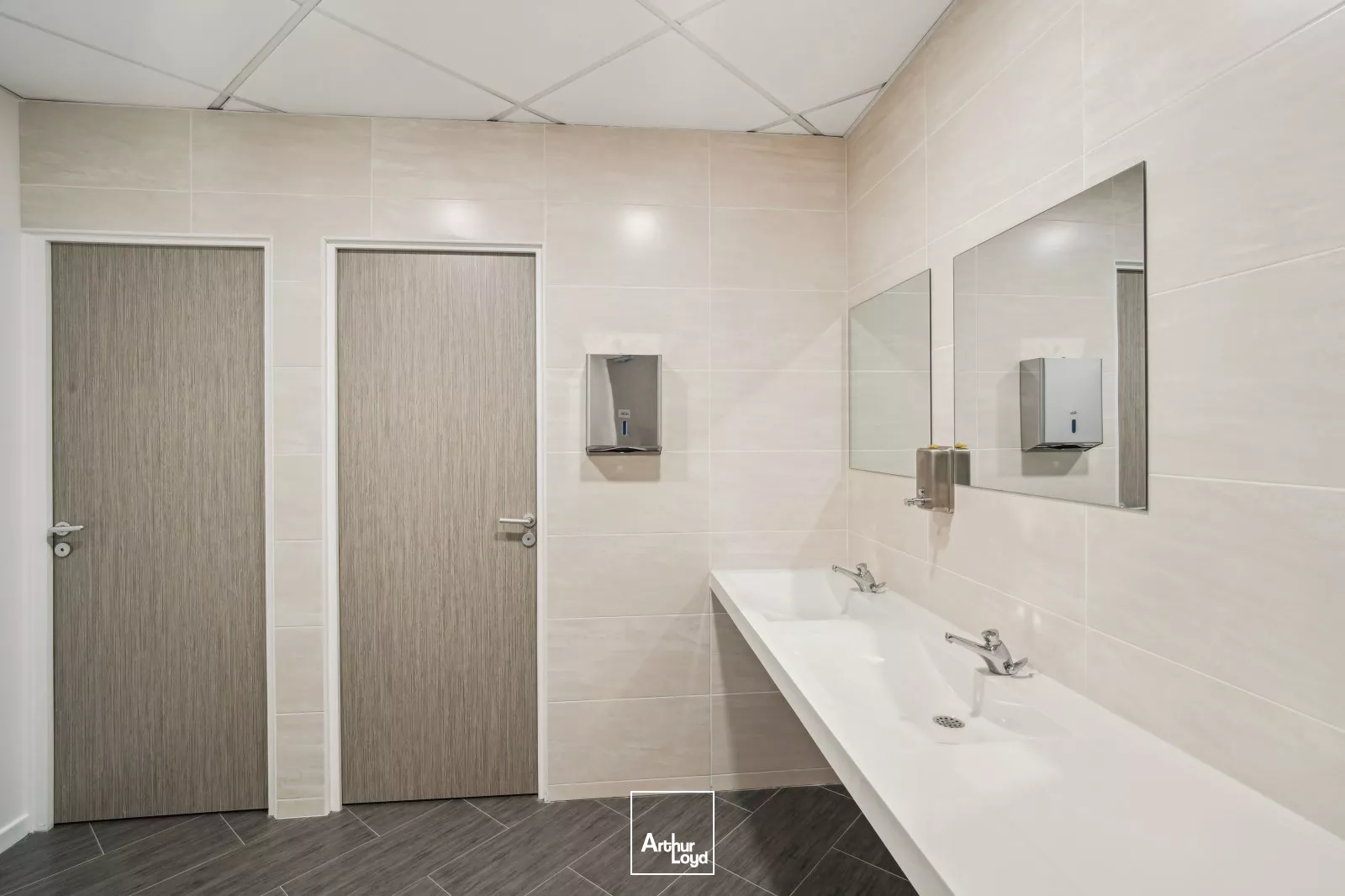 Bureaux modulables à louer à Gennevilliers - Parkings et services de proximité