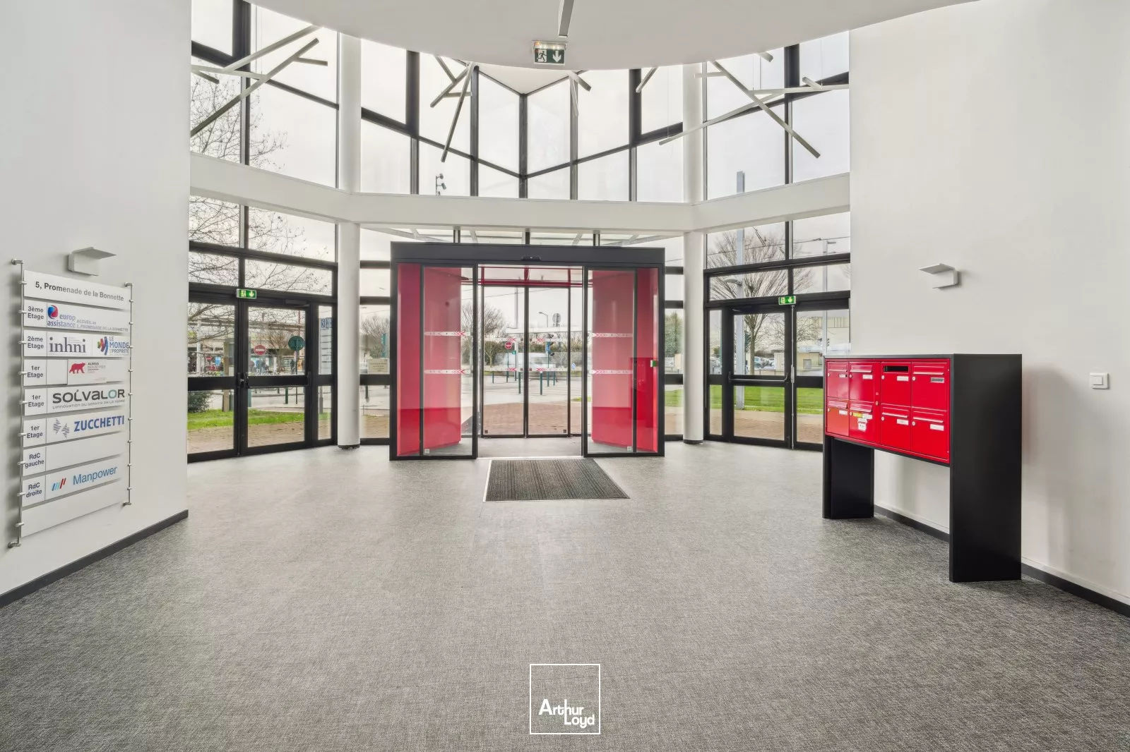 Bureaux modulables à louer à Gennevilliers - Parkings et services de proximité