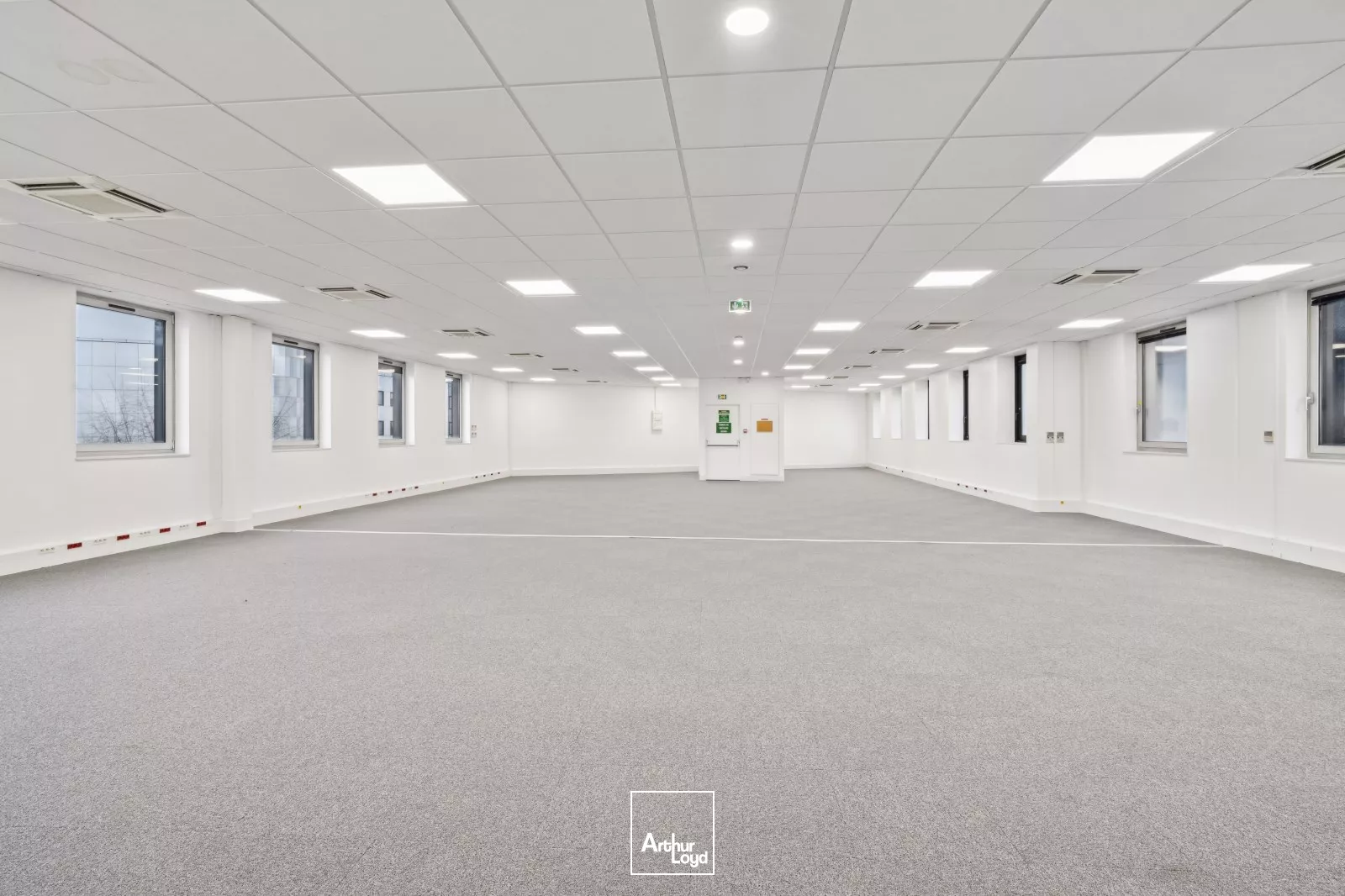 Bureaux modulables à louer à Gennevilliers - Parkings et services de proximité