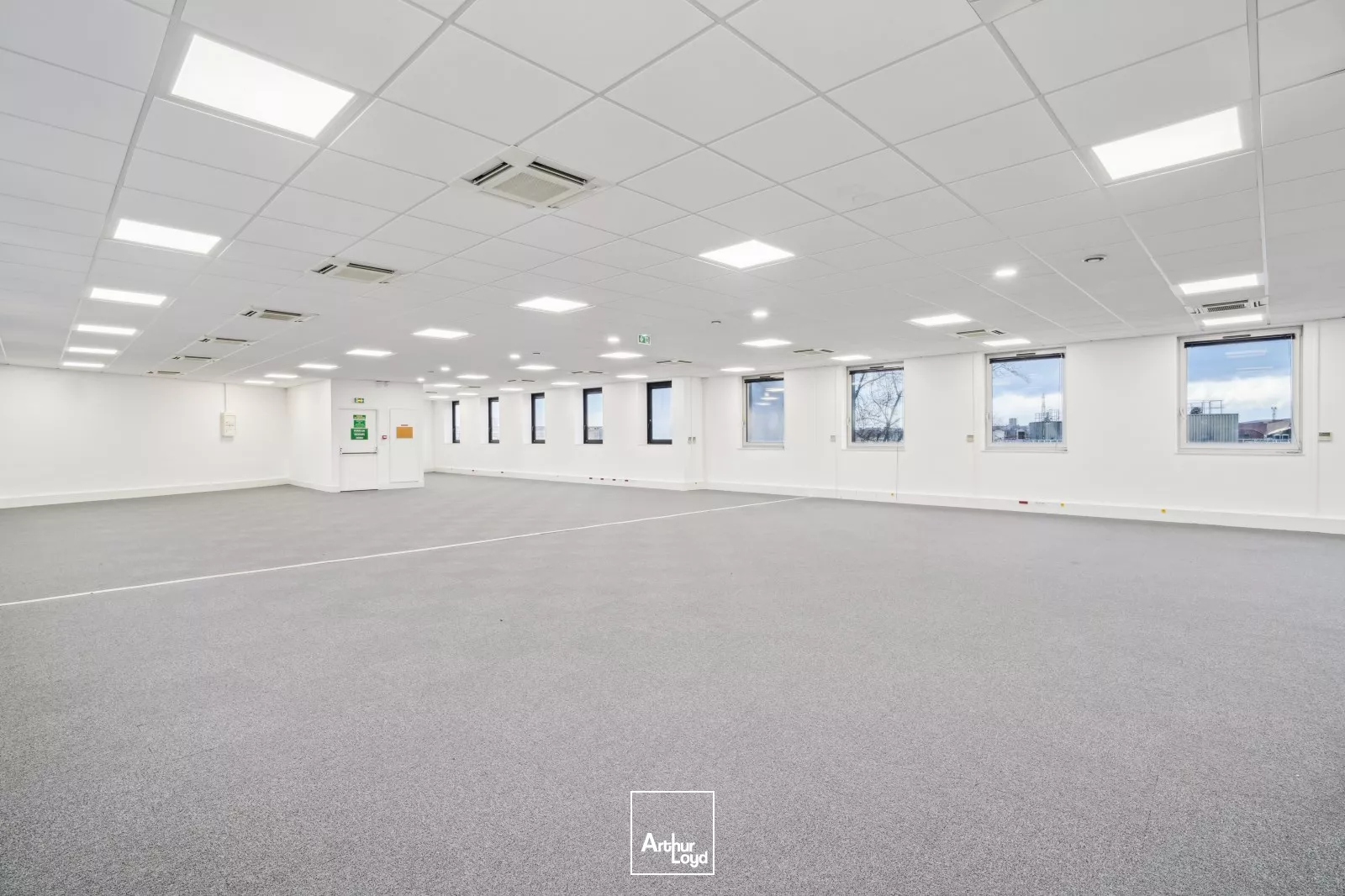 Bureaux modulables à louer à Gennevilliers - Parkings et services de proximité