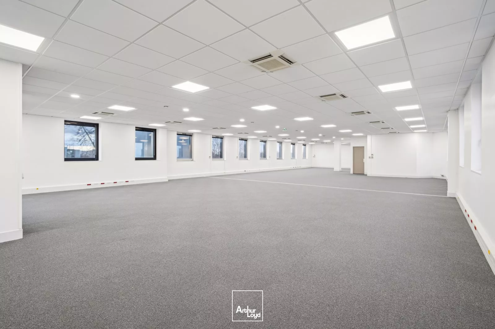 Bureaux modulables à louer à Gennevilliers - Parkings et services de proximité