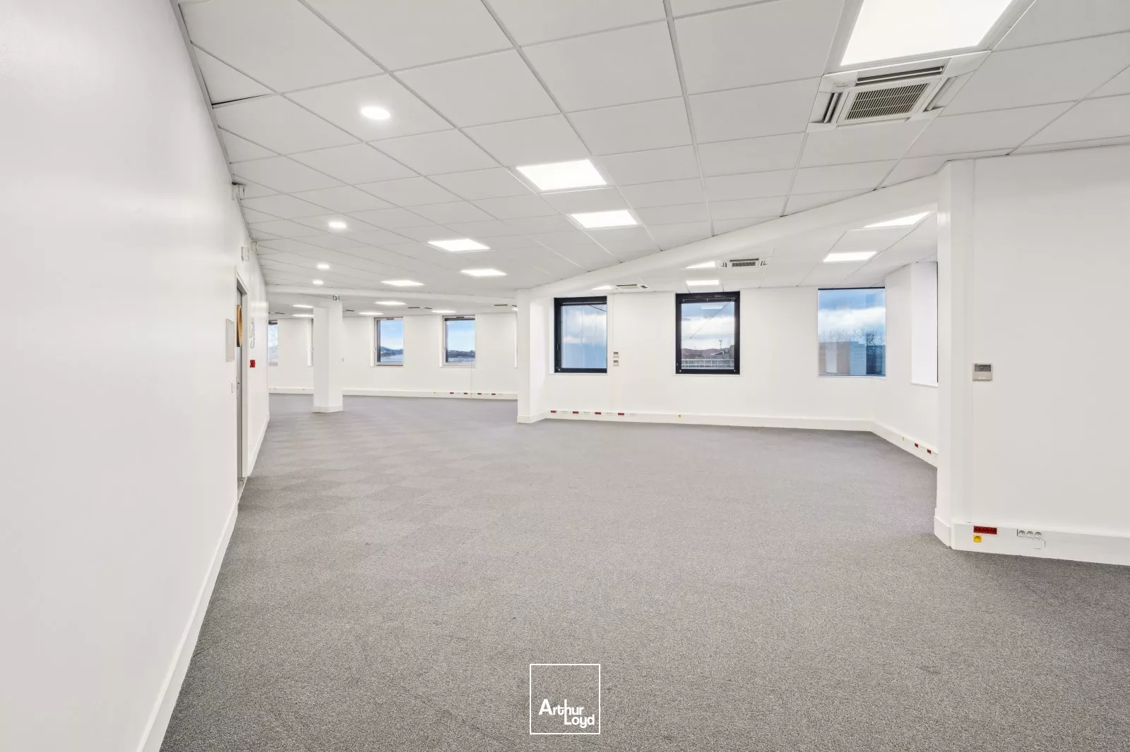 Bureaux modulables à louer à Gennevilliers - Parkings et services de proximité