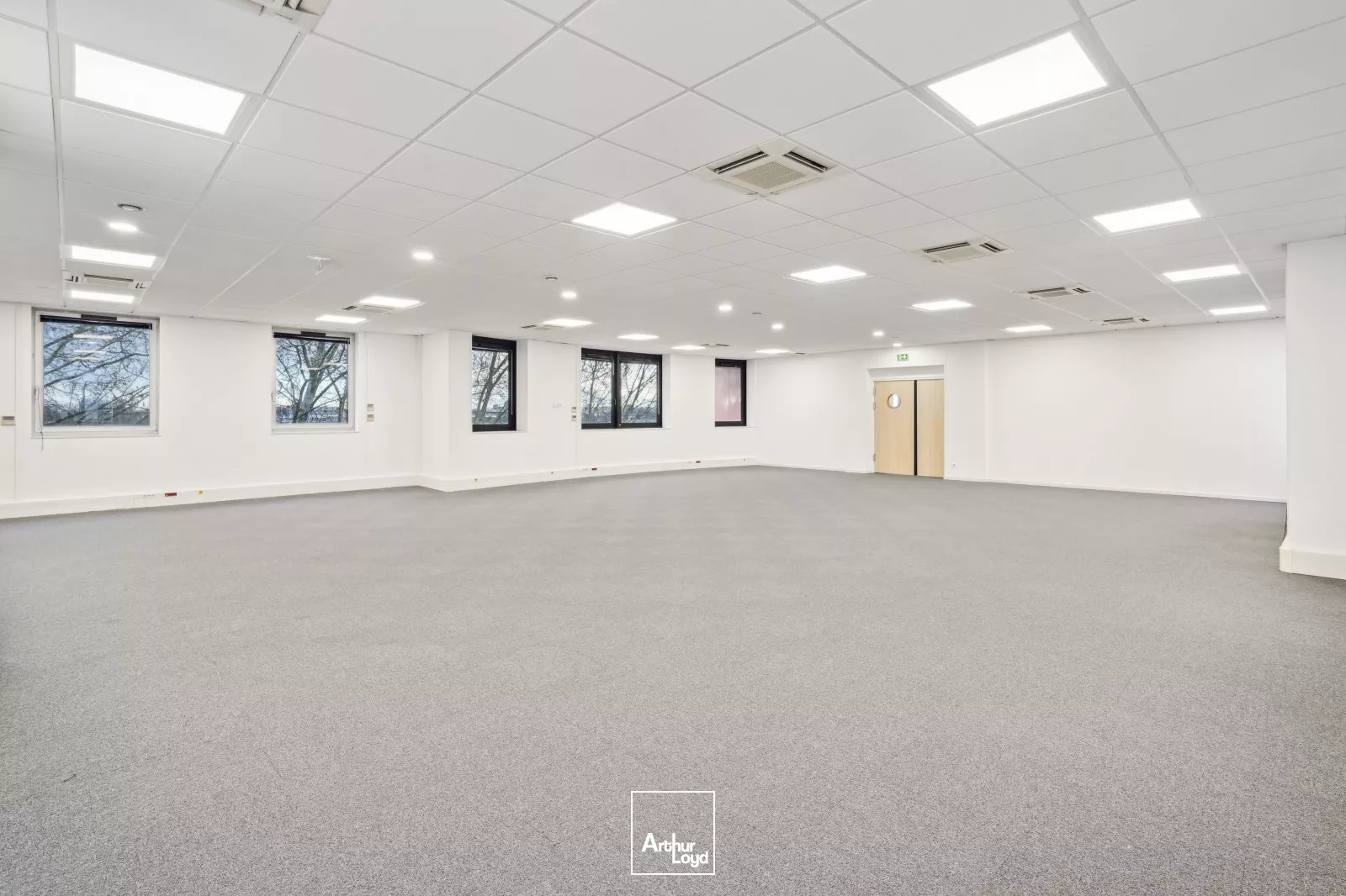 Bureaux modulables à louer à Gennevilliers - Parkings et services de proximité