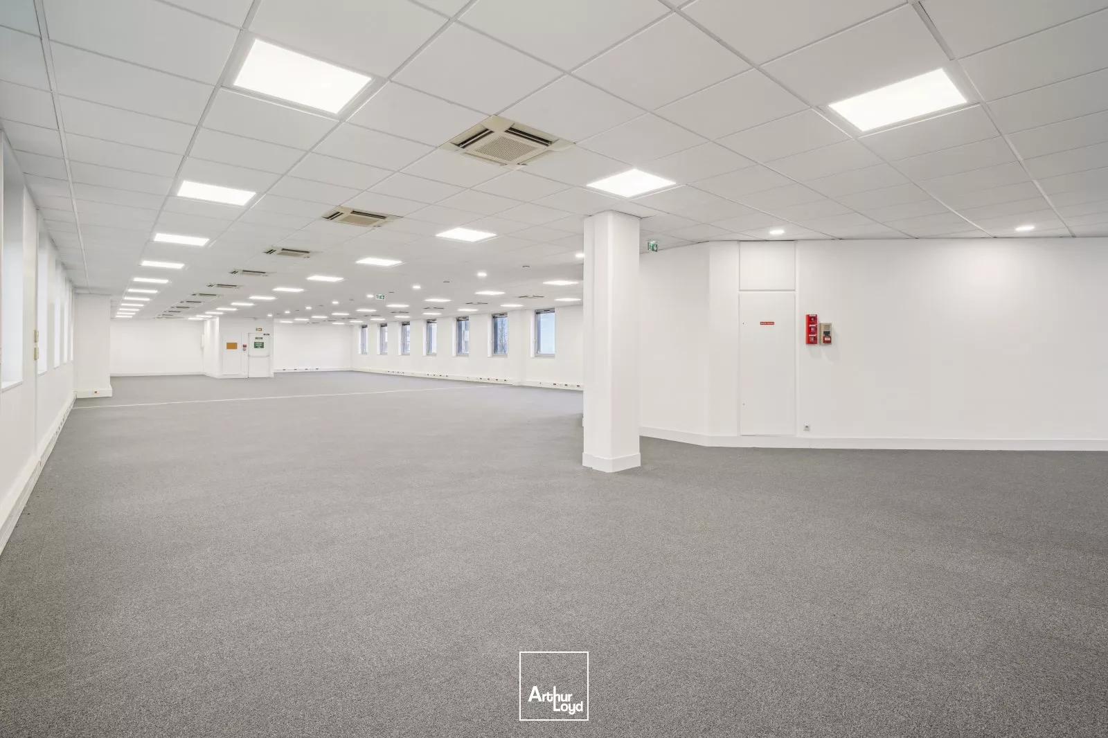 Bureaux modulables à louer à Gennevilliers - Parkings et services de proximité