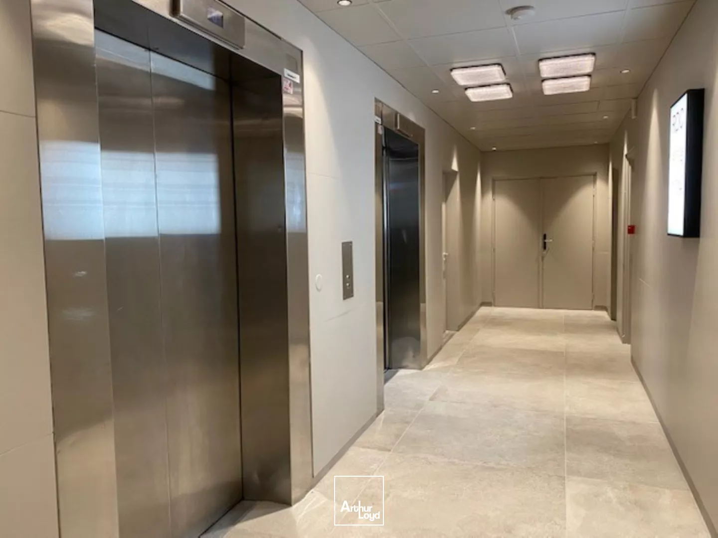 Bureaux fonctionnels à Nanterre - Accès rapide à la RN13 - Parkings