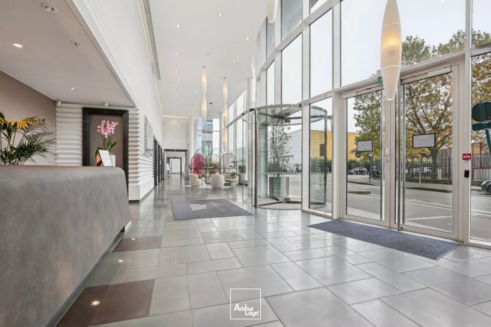 West Plaza à Colombes - Bureaux lumineux - Nombreux services sur site - Terrasses et cadre exceptionnel