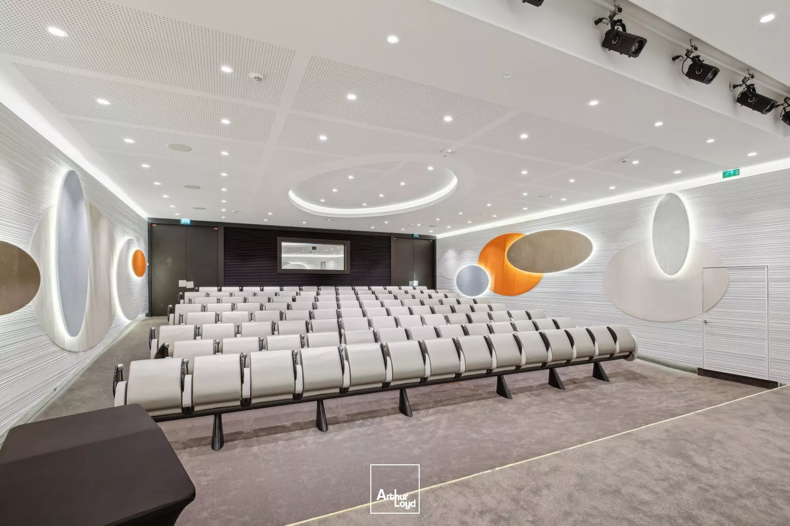 West Plaza à Colombes - Bureaux lumineux - Nombreux services sur site - Terrasses et cadre exceptionnel