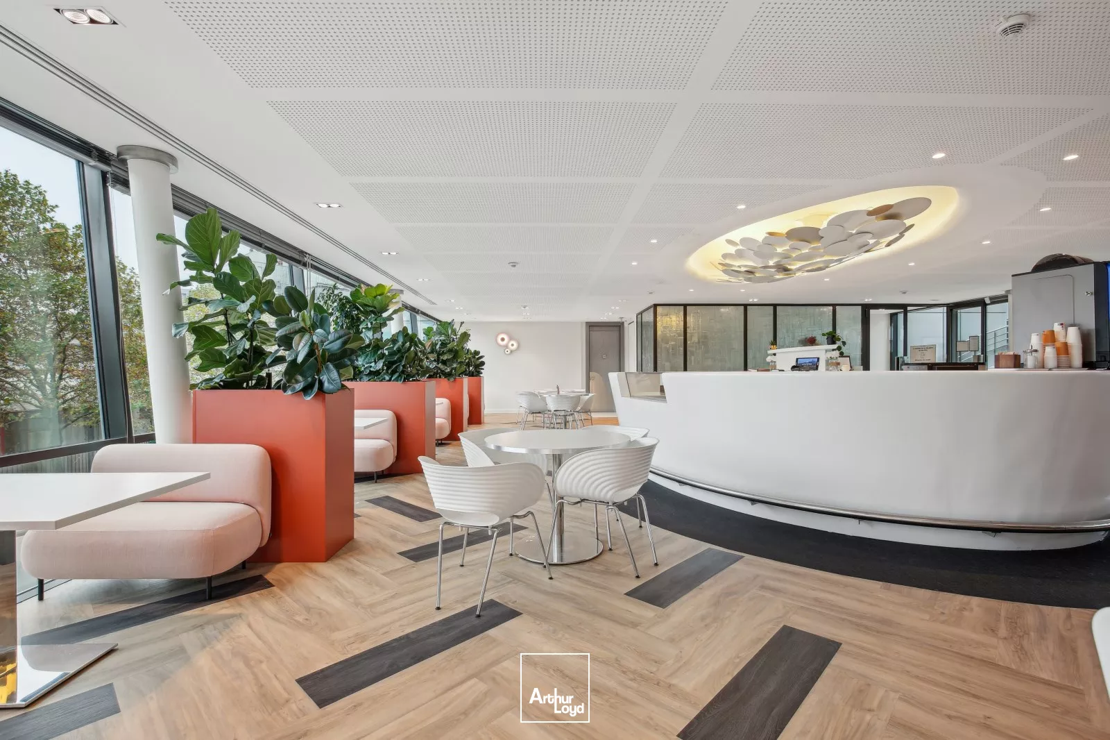 West Plaza à Colombes - Bureaux lumineux - Nombreux services sur site - Terrasses et cadre exceptionnel