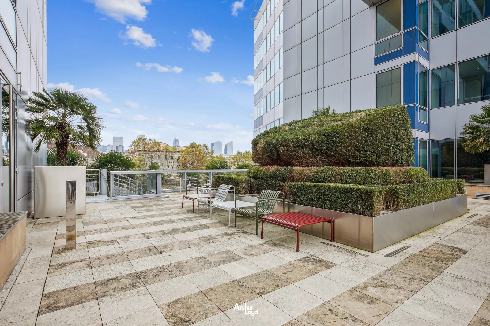 West Plaza à Colombes - Bureaux lumineux - Nombreux services sur site - Terrasses et cadre exceptionnel