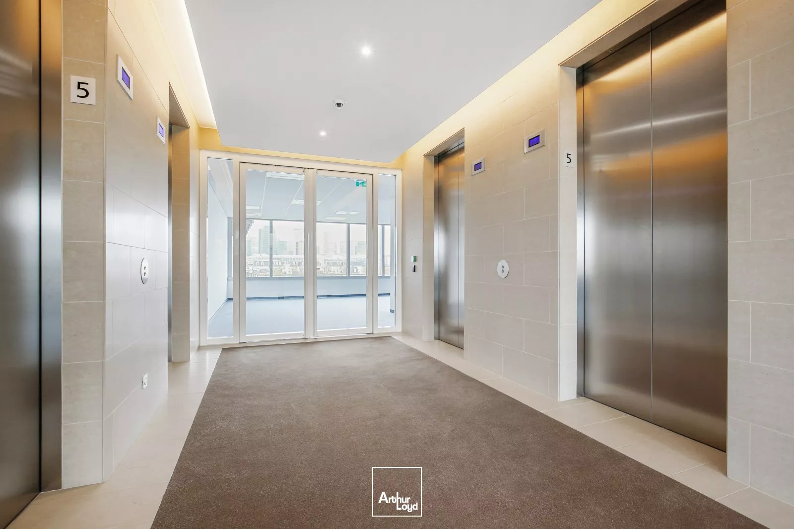 West Plaza à Colombes - Bureaux lumineux - Nombreux services sur site - Terrasses et cadre exceptionnel