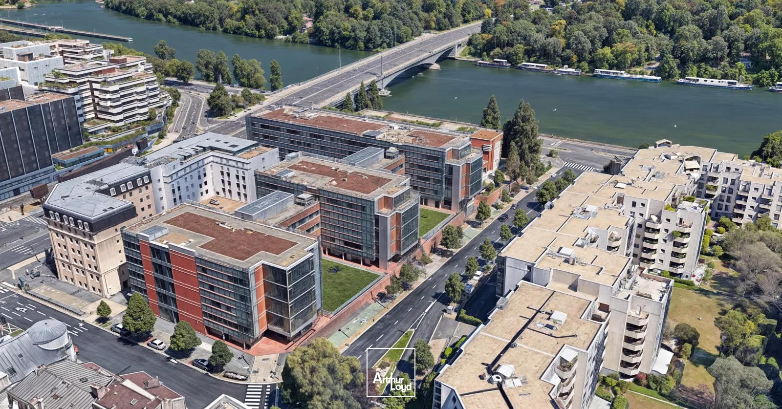 BOMA - SURESNES - VUE SUR SEINE - BUREAUX CONTEMPORAINS