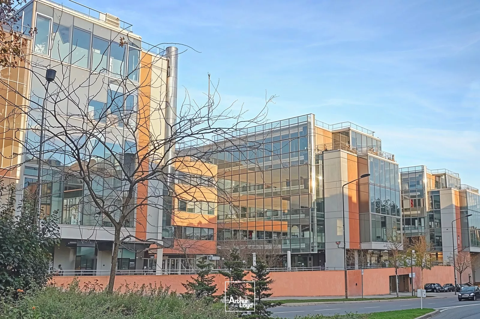 BOMA - SURESNES - VUE SUR SEINE - BUREAUX CONTEMPORAINS
