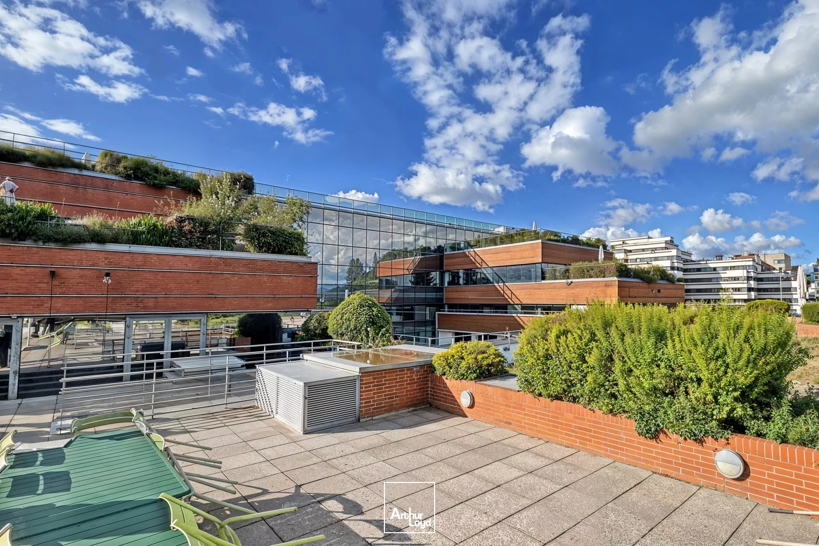 BOMA - SURESNES - VUE SUR SEINE - BUREAUX CONTEMPORAINS