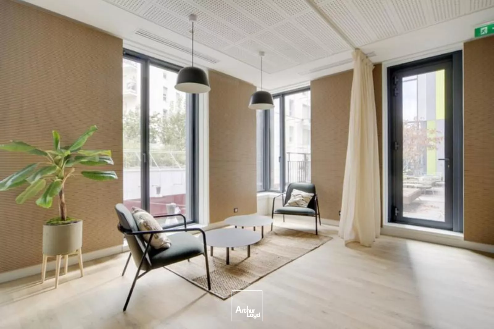 Bureaux neufs et très lumineux - Nombreux services de qualité - RER A au pied de l'immeuble - Green Office