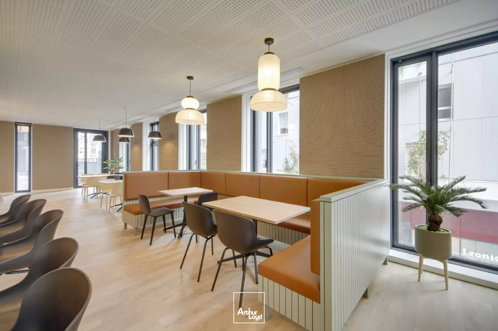 Bureaux neufs et très lumineux - Nombreux services de qualité - RER A au pied de l'immeuble - Green Office