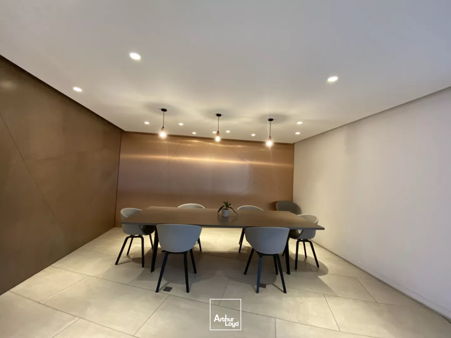 LEVALLOIS BECON - BUREAUX LUMINEUX - TERRASSE ET SERVICES - AIRE DE LIVRAISON