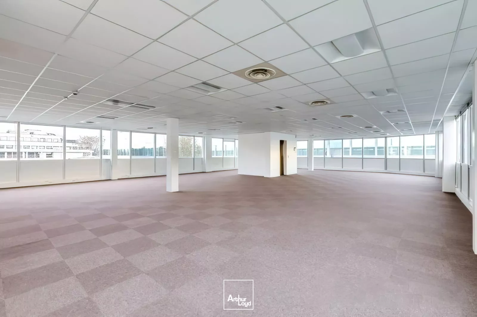 ACTIVITE TERTIAIRE - ST CLOUD - A VENDRE - PROCHE TRANSPORTS