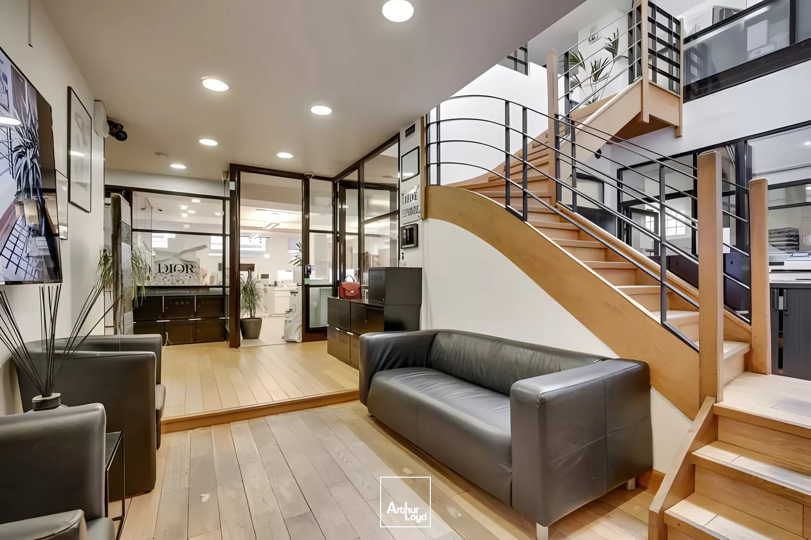 LEVALLOIS PERRET - PROCHE METRO - BUREAUX ATYPIQUES A VENDRE