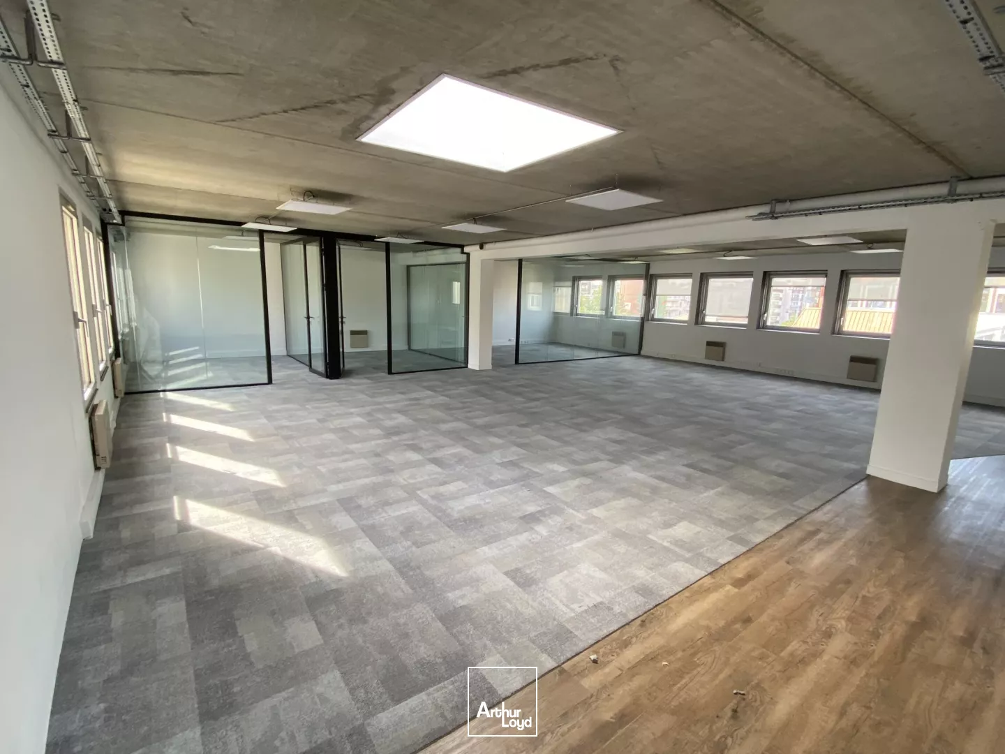 Espaces modulables avec jardin paysager à vendre, à Suresnes