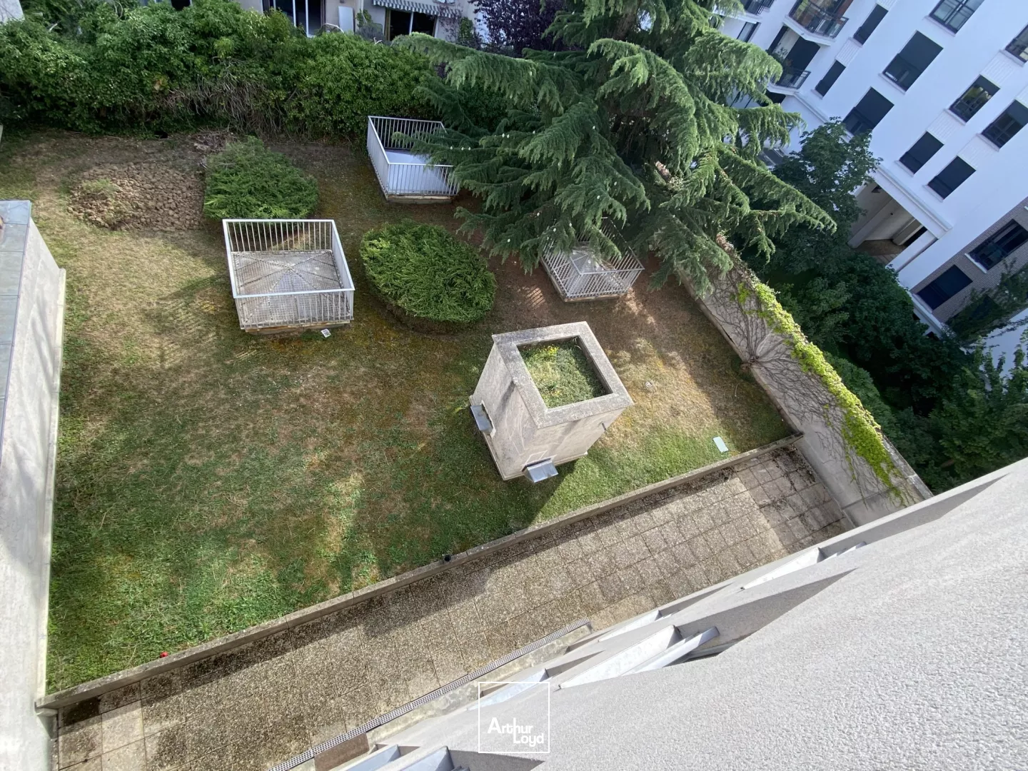 Espaces modulables avec jardin paysager à vendre, à Suresnes