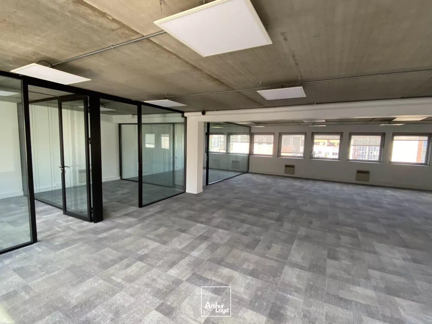 Espaces modulables avec jardin paysager à vendre, à Suresnes